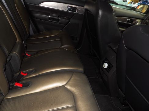 Used 2013 Lincoln MKX FWD image 17