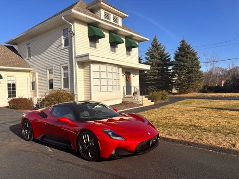 Used 2022 Maserati MC20 Coupe image 3