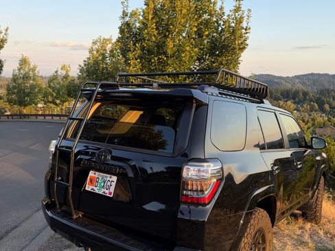 Used 2021 Toyota 4Runner Venture w/ Moonroof Package AWD/4WD image 2