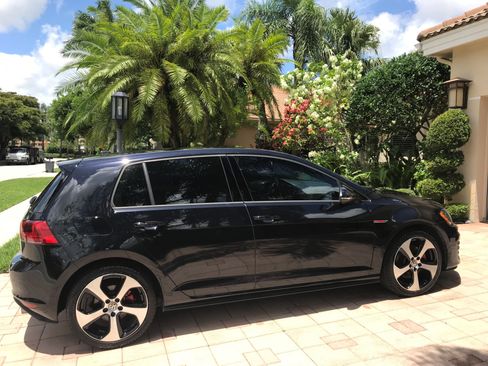 Used 2017 Volkswagen GTI S image 4