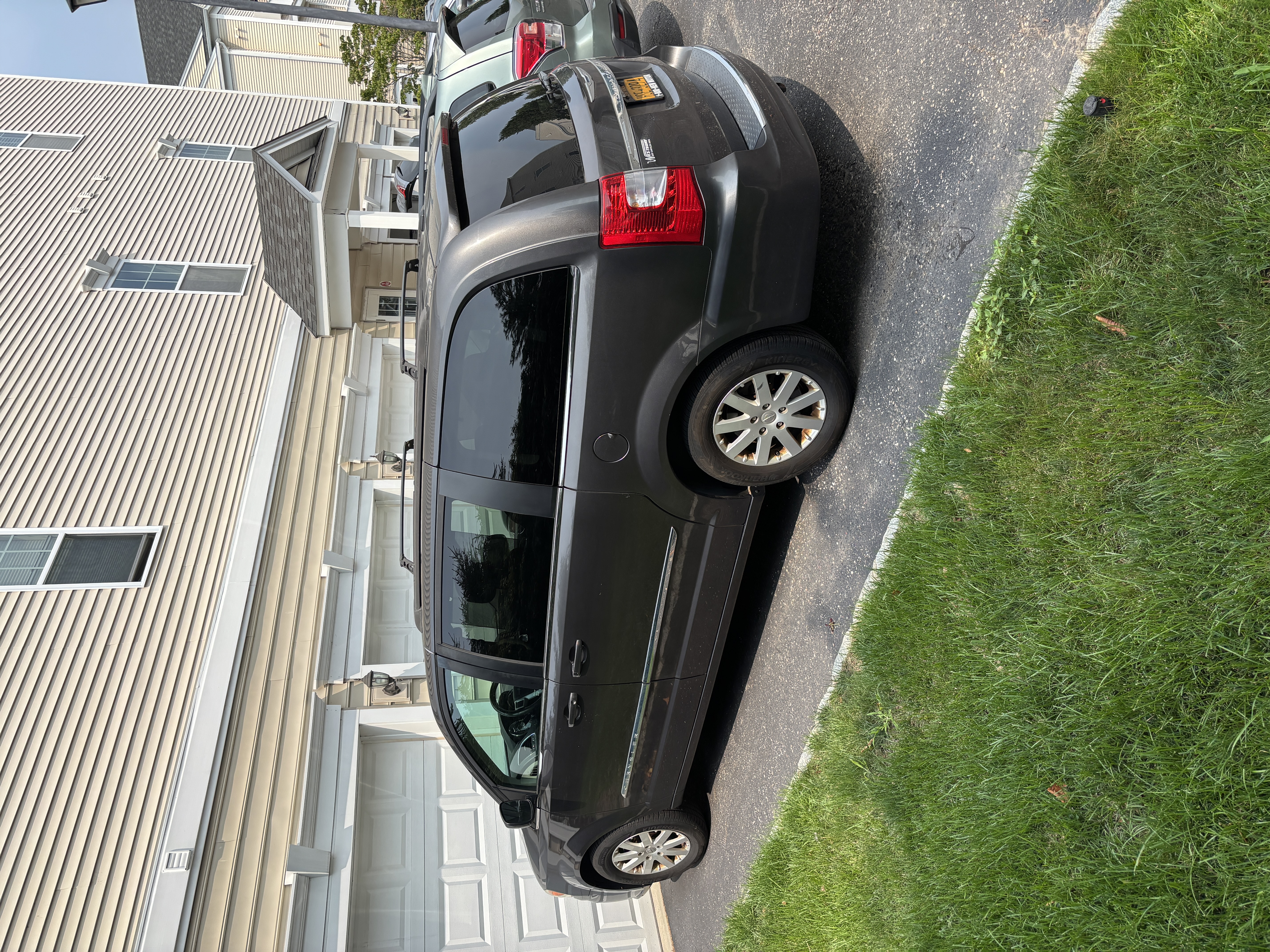 Used 2015 Chrysler Town & Country Touring FWD image 4