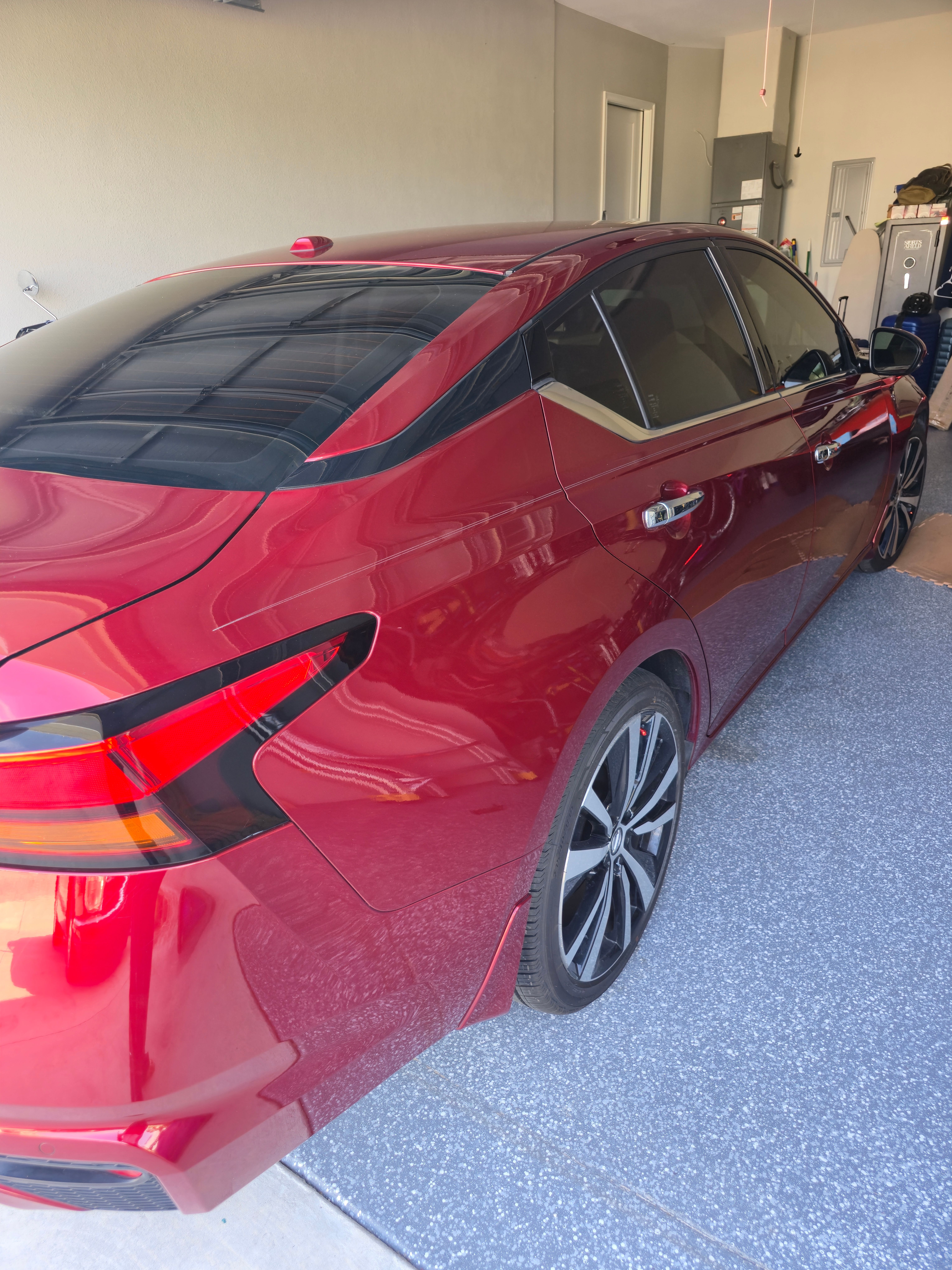 Used 2019 Nissan Altima 2.0 Platinum FWD image 2