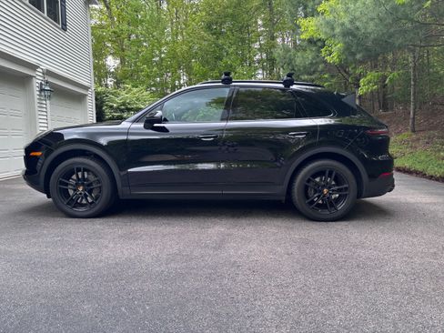 Used 2021 Porsche Cayenne AWD/4WD image 5