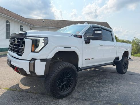Used 2024 GMC Sierra 2500 AT4 w/ AT4 Premium Plus Package AWD/4WD image 8