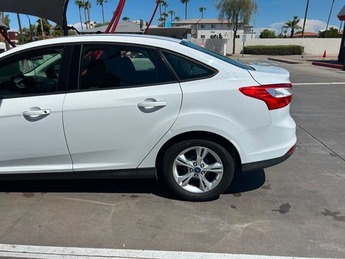 Used 2013 Ford Focus SE FWD image 9