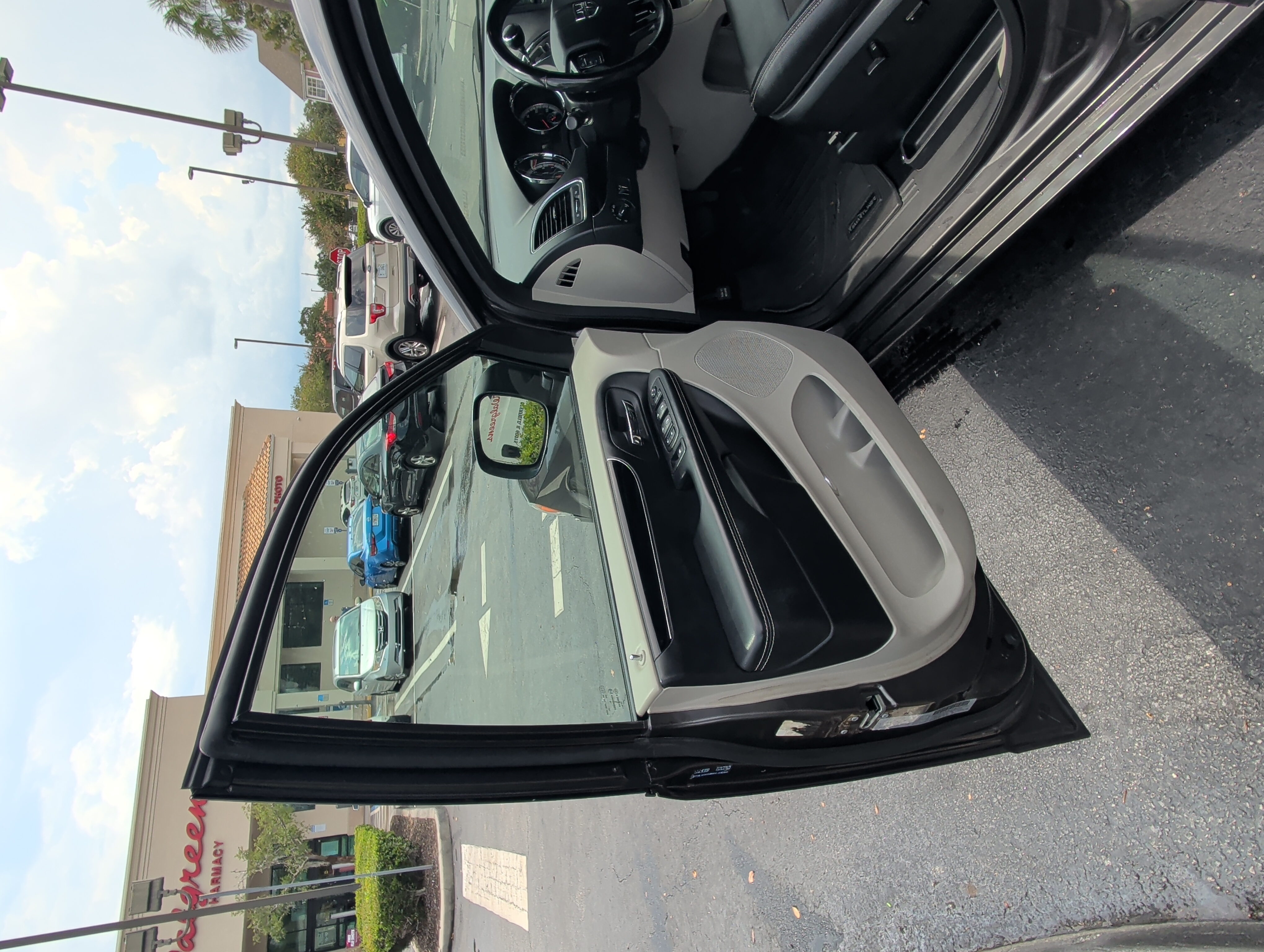 Used 2019 Dodge Grand Caravan SXT FWD image 11