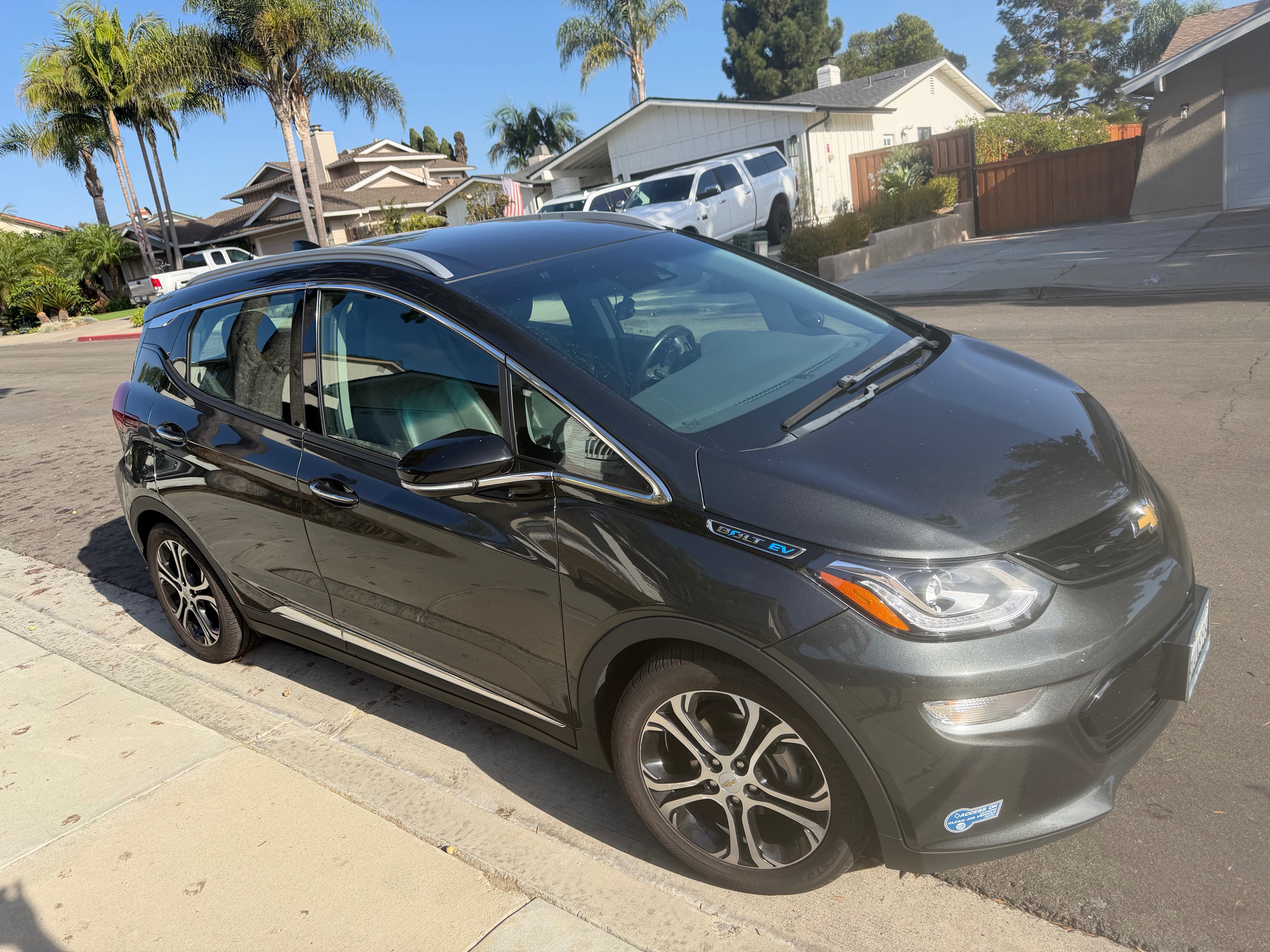 Used 2020 Chevrolet Bolt Premier w/ Infotainment Package FWD image 1