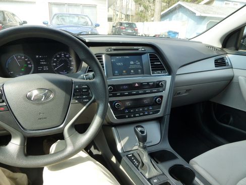 Used 2017 Hyundai Sonata SE image 8