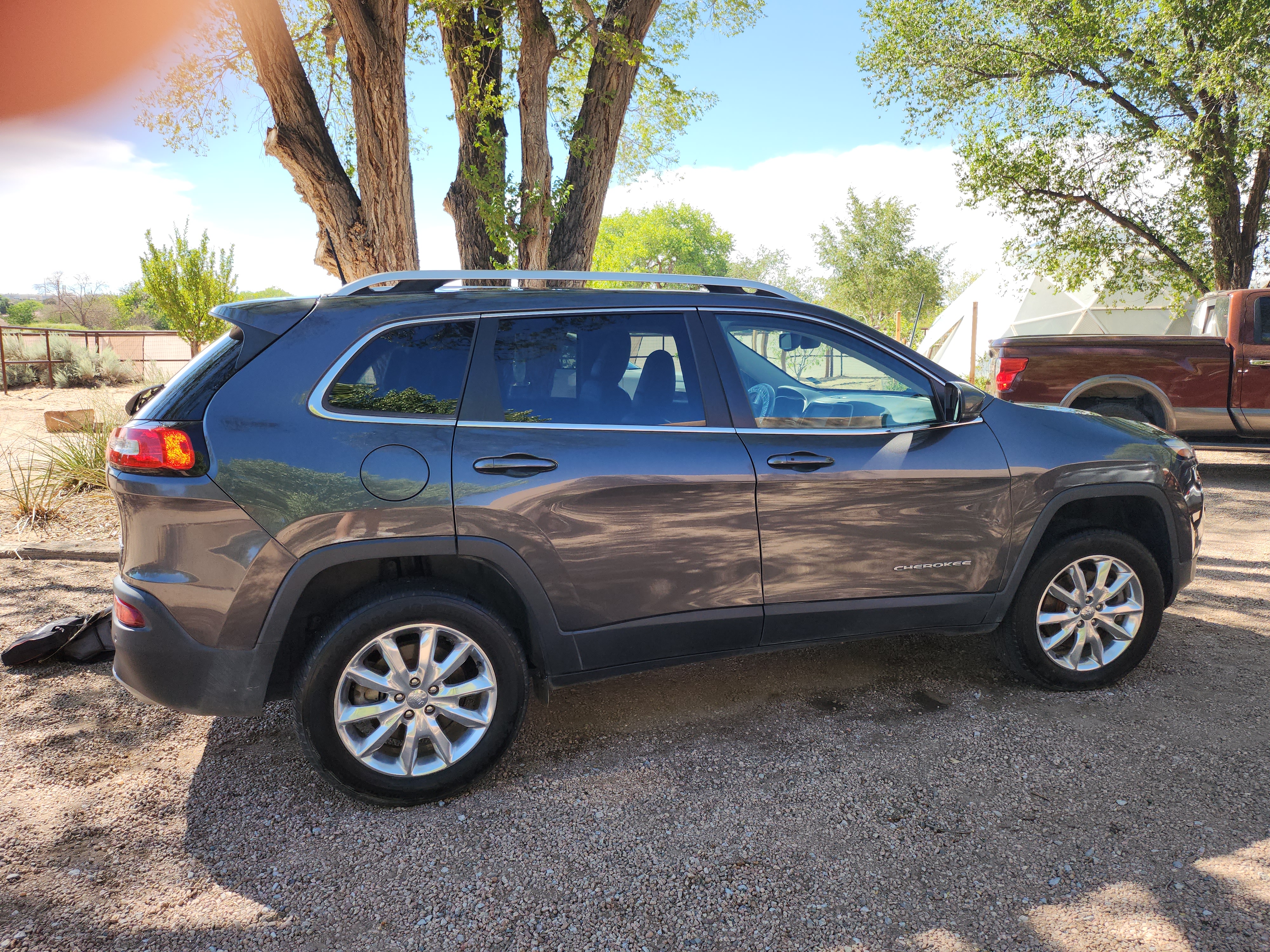 Used 2016 Jeep Cherokee Limited AWD/4WD image 1