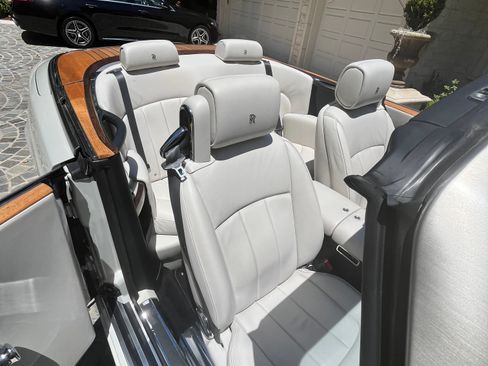 Used 2014 Rolls-Royce Phantom Drophead Coupe RWD image 12