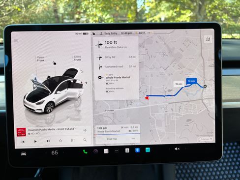 Used 2022 Tesla Model Y Long Range image 32