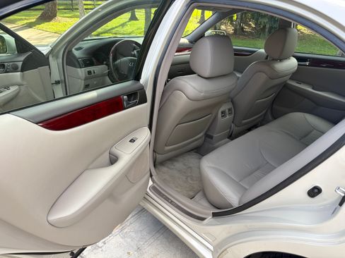 Used 2004 Lexus ES 330 image 11