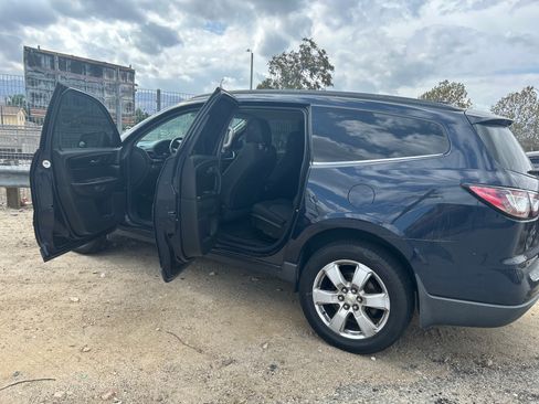 Used 2017 Chevrolet Traverse LT w/ Style and Technology Package image 4