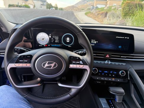 Used 2024 Hyundai Elantra SEL w/ Convenience Package FWD image 12