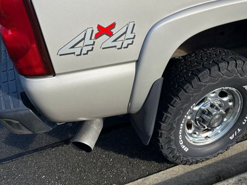 Used 2004 Chevrolet Silverado 2500 LT w/ Skid Plate Package image 9