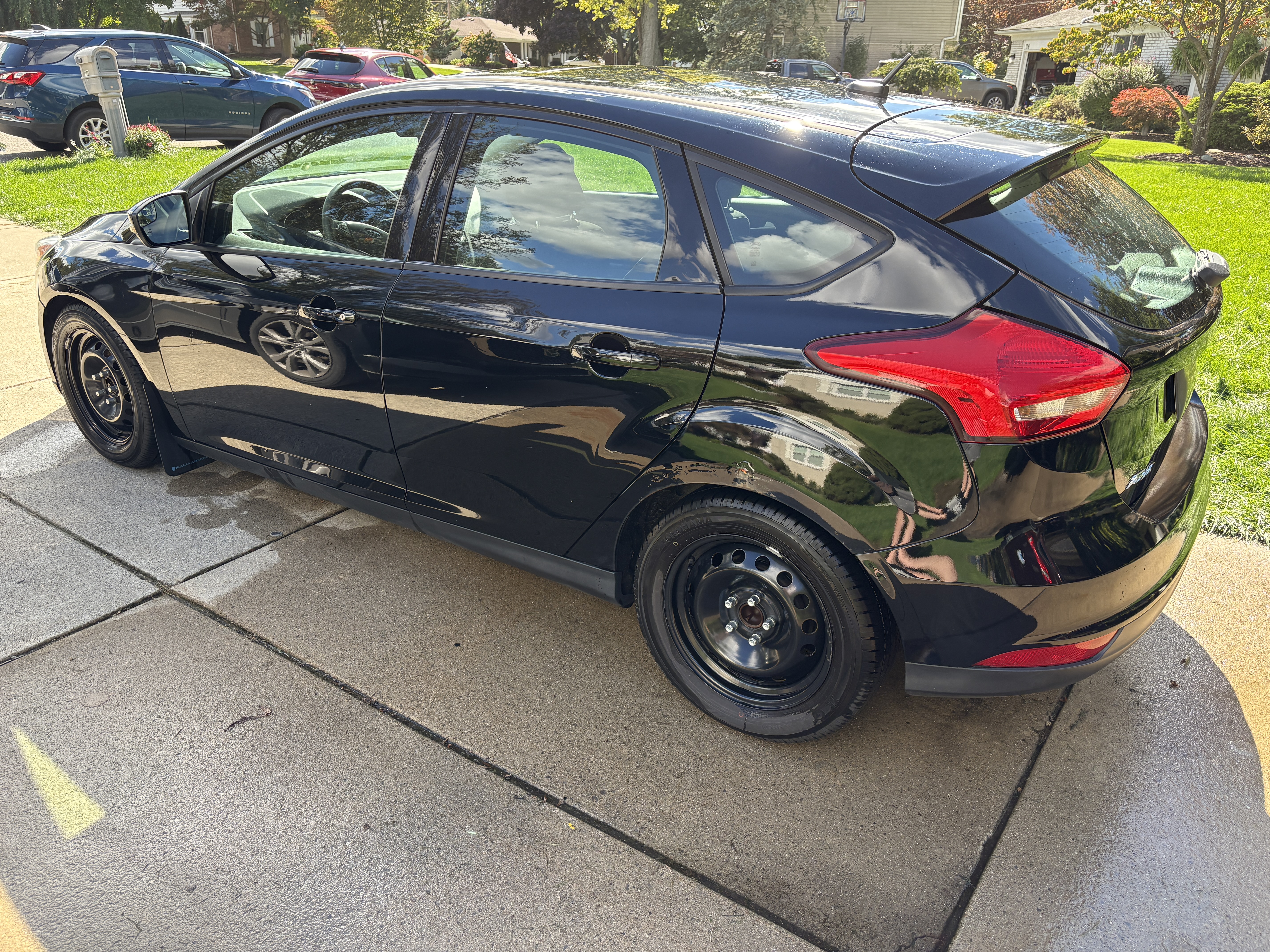 Used 2016 Ford Focus SE w/ SE Cold Weather Package FWD image 8