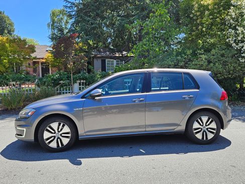 Used 2016 Volkswagen e-Golf SEL Premium FWD image 4