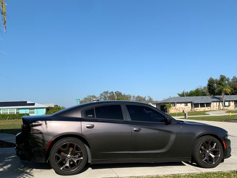 Used 2015 Dodge Charger SXT w/ Driver Confidence Group image 4
