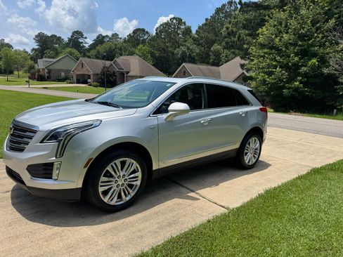 Used 2018 Cadillac XT5 Premium Luxury FWD image 1