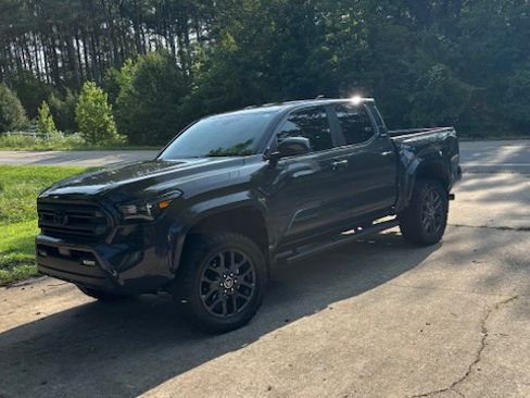 Used 2024 Toyota Tacoma SR5 AWD/4WD image 8