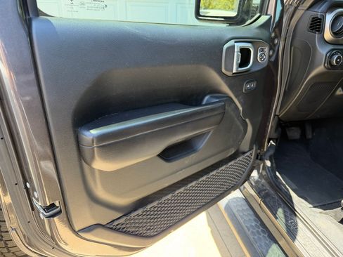 Used 2021 Jeep Wrangler Unlimited Sport AWD/4WD image 25