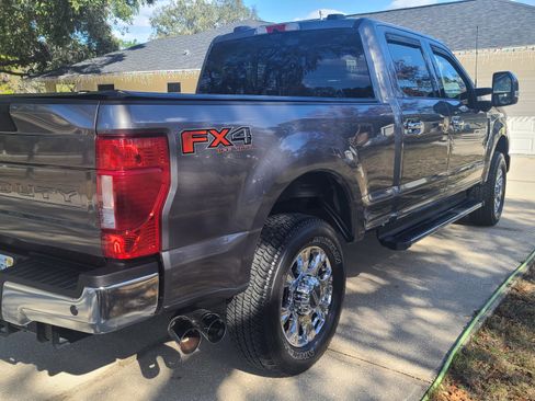 Used 2022 Ford F250 Lariat w/ Chrome Package image 4