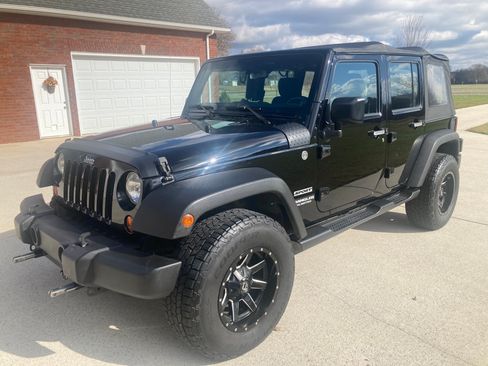 Used 2012 Jeep Wrangler Unlimited Sport w/ Connectivity Group image 2