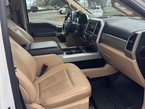 Used 2021 Ford F250 Lariat w/ Lariat Value Package AWD/4WD image 5