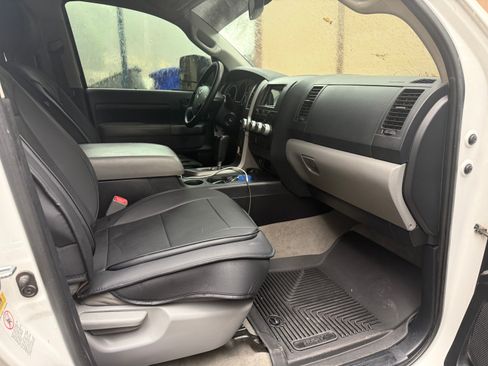 Used 2010 Toyota Tundra 4x4 Double Cab image 5