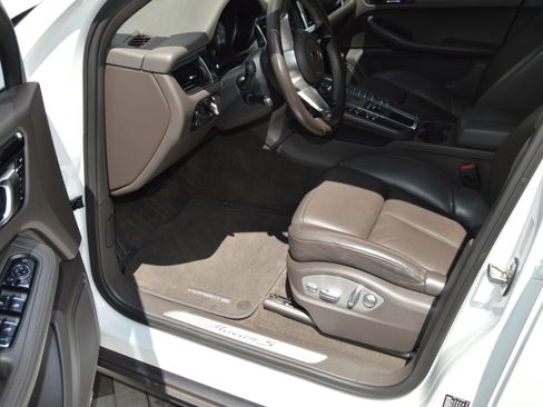 Used 2016 Porsche Macan S image 9