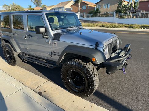Used 2017 Jeep Wrangler Unlimited Sport w/ Quick Order Package 24S AWD/4WD image 9