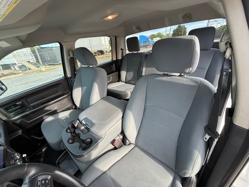 Used 2015 RAM 1500 Express RWD image 12