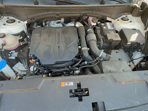 Used 2024 Hyundai Santa Fe Limited image 9