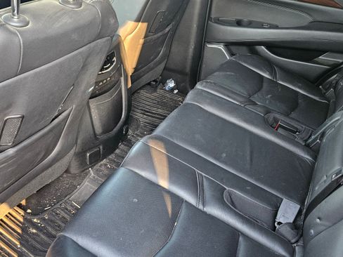 Used 2019 Cadillac Escalade Luxury image 10