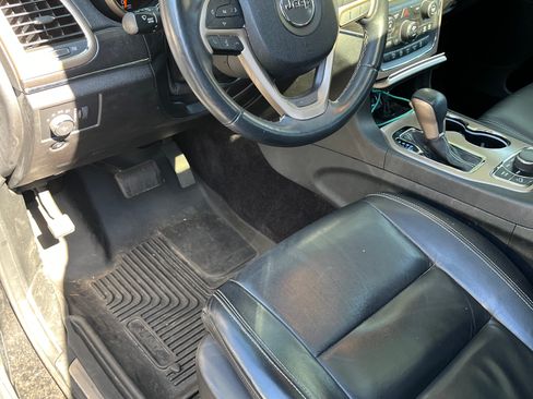 Used 2017 Jeep Grand Cherokee Limited image 10