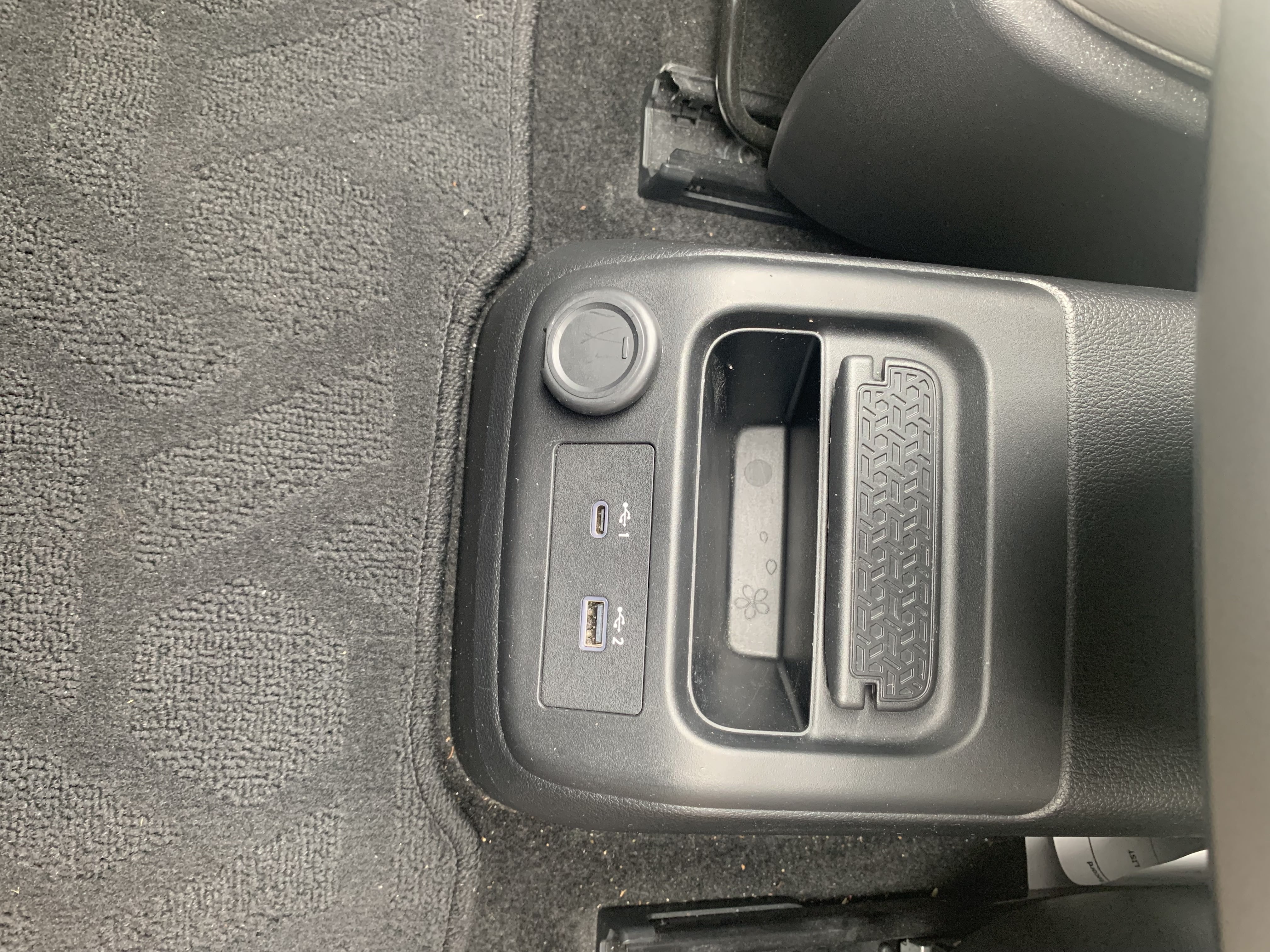 Used 2024 Nissan Ariya FWD image 16