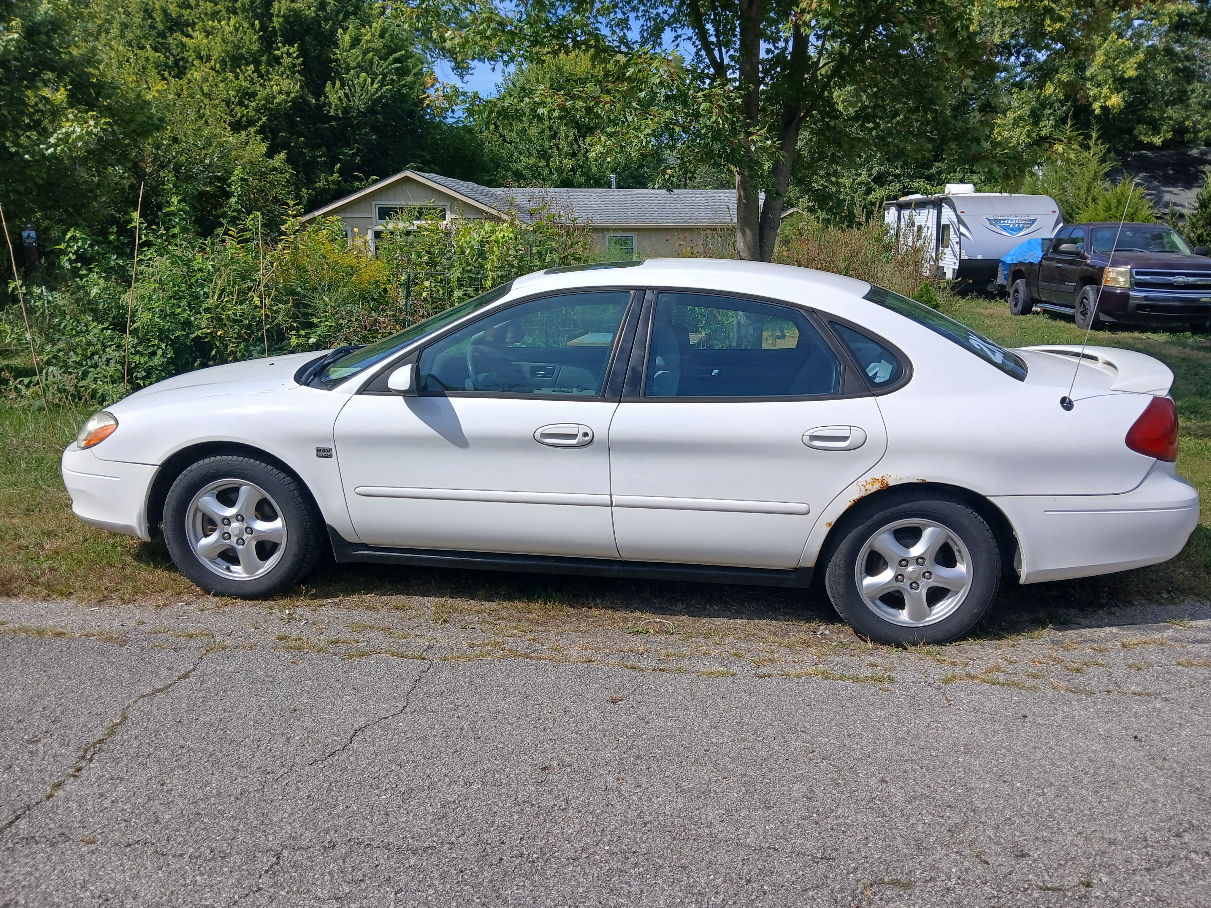 Used 2002 Ford Taurus SES FWD image 1