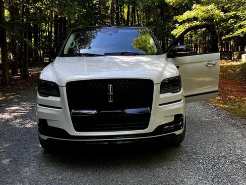Used 2024 Lincoln Navigator Black Label image 4