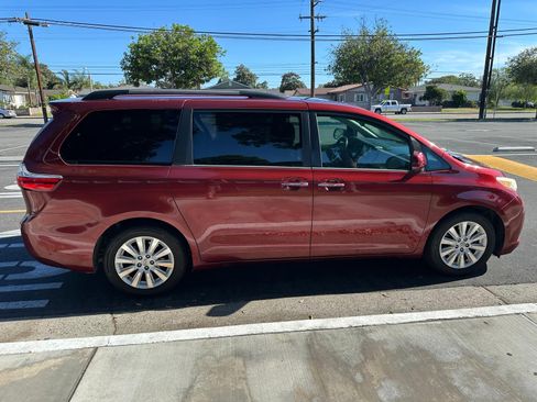 Used 2015 Toyota Sienna XLE w/ XLE Navigation Package AWD/4WD image 9