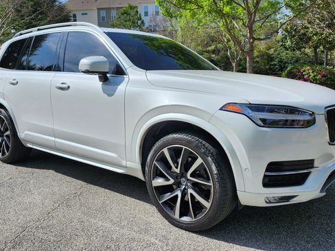 Used 2018 Volvo XC90 T6 Momentum w/ Convenience Package image 2