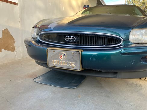 Used 1998 Buick Riviera Supercharged Coupe image 2