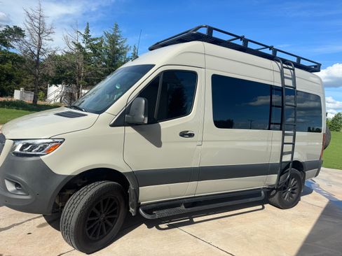 Used 2022 Mercedes-Benz Sprinter 2500 image 1