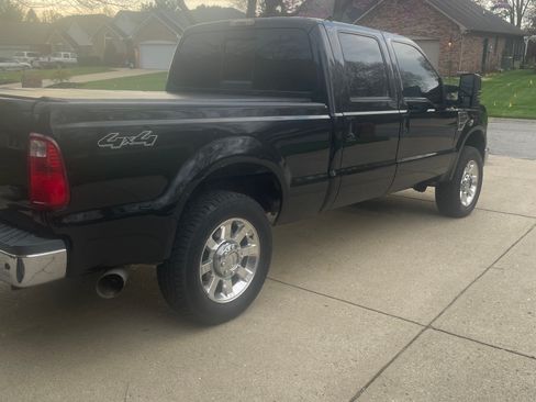 Used 2010 Ford F250 Lariat AWD/4WD image 2
