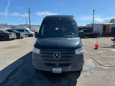 Used 2020 Mercedes-Benz Sprinter 2500 image 2