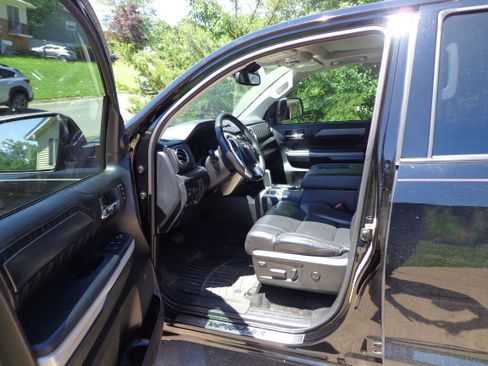 Used 2020 Toyota Tundra Platinum AWD/4WD image 13