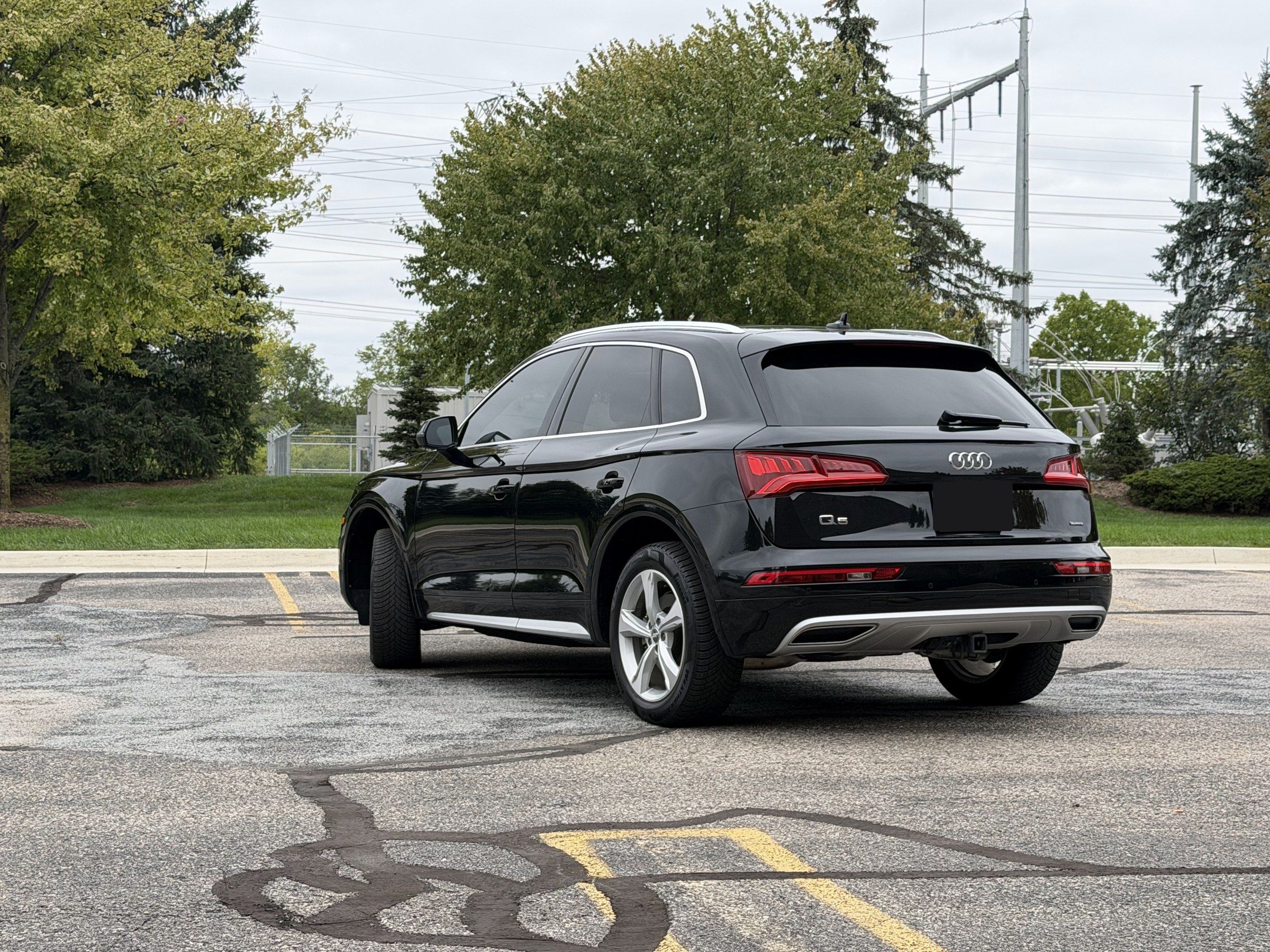 Used 2020 Audi Q5 2.0T Premium Plus w/ Premium Plus Package AWD/4WD image 2