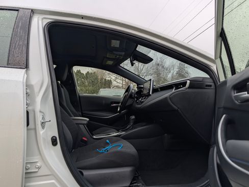 Used 2021 Toyota Corolla SE w/ SE Premium Package image 6