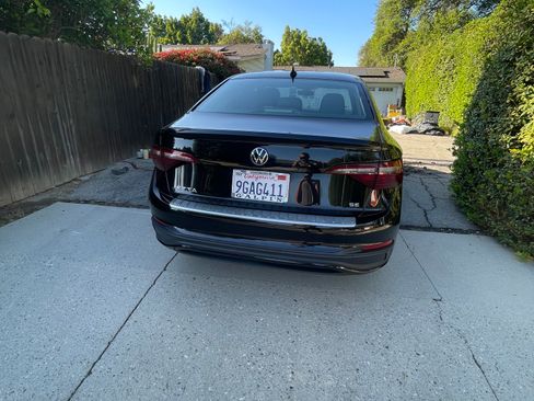 Used 2023 Volkswagen Jetta SE FWD image 9