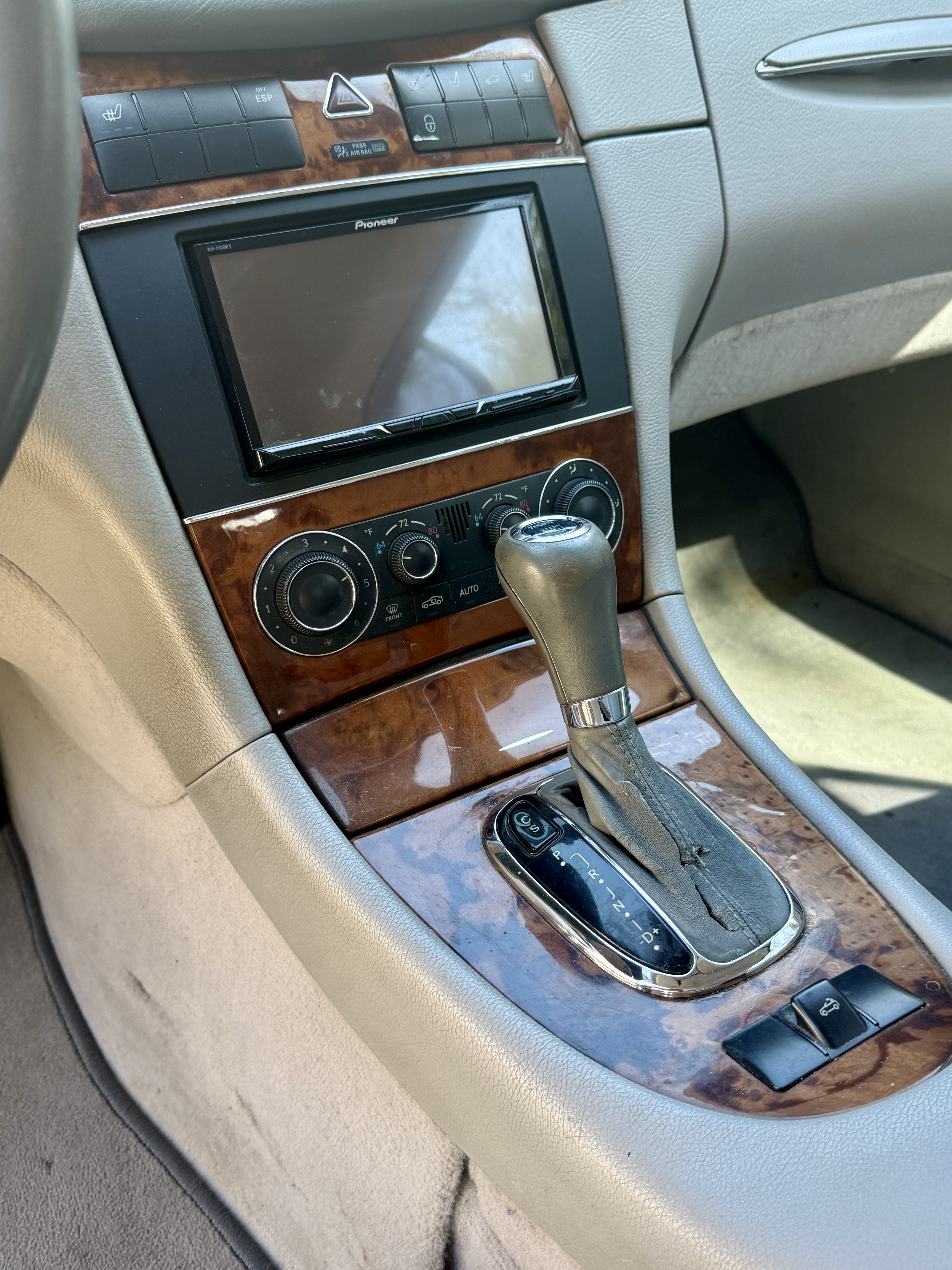 Used 2005 Mercedes-Benz CLK 320 Cabriolet image 12