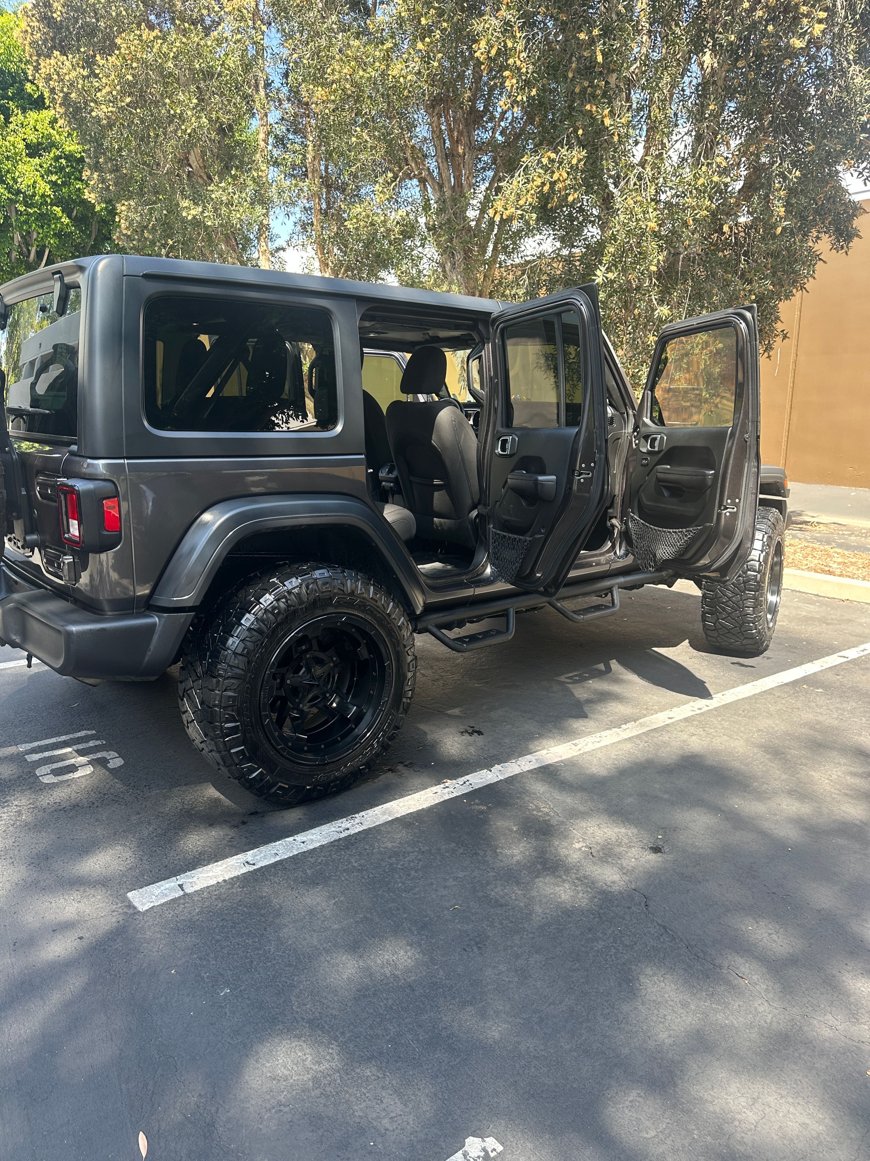 Used 2018 Jeep Wrangler Unlimited Sport S AWD/4WD image 19